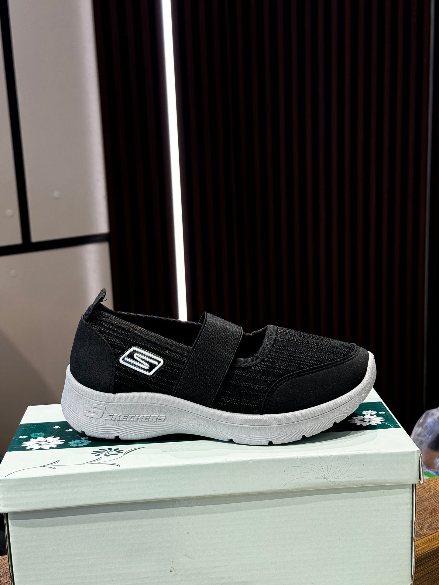 2eme model Skechers Femme